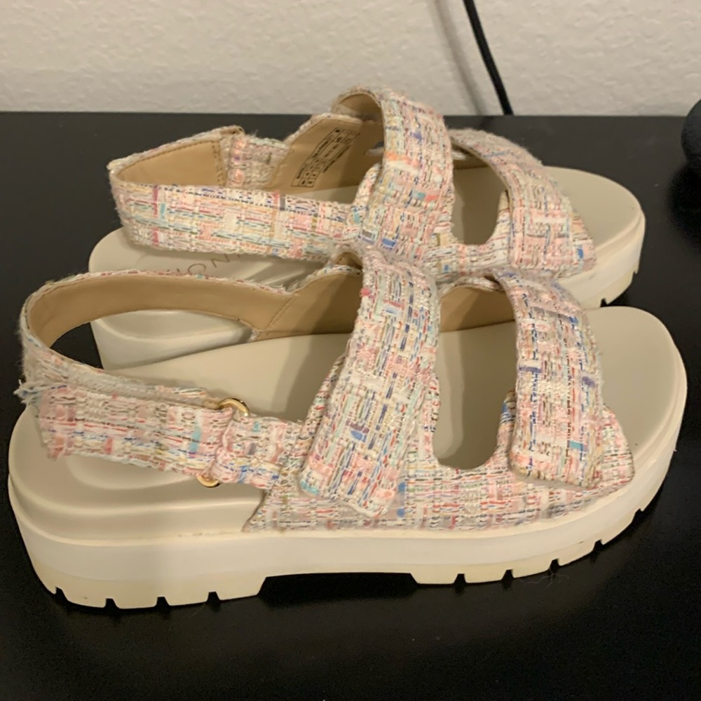 Vionic Strappy platform sandals size 6 great condition.